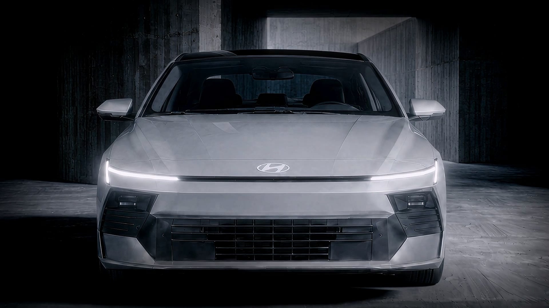 Front view of the Avante in a concrete space